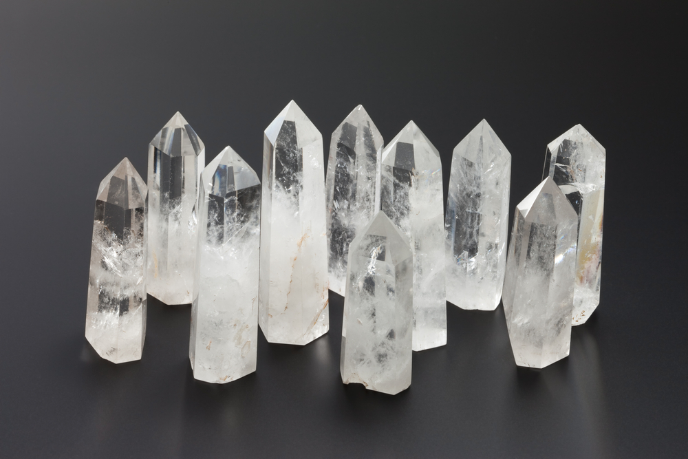 Cristallo di rocca: proprietà, benefici e 4 utilizzi - Alchimia delle Pietre